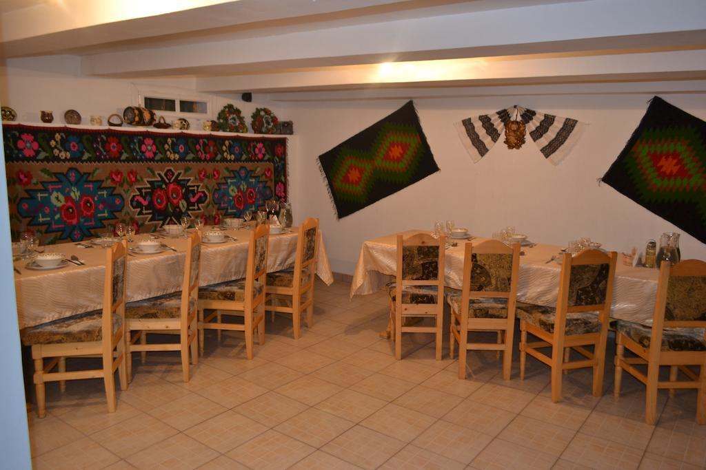 Pensiunea Agroturistica Casa Colinita วาตรา โมลโดวิเซ ภายนอก รูปภาพ