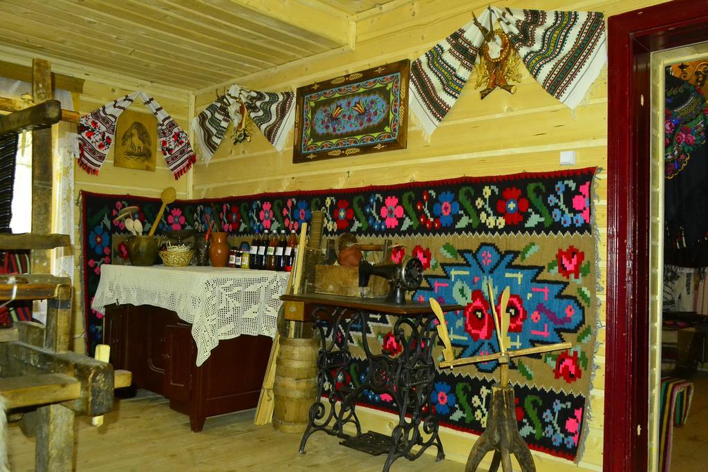Pensiunea Agroturistica Casa Colinita วาตรา โมลโดวิเซ ภายนอก รูปภาพ